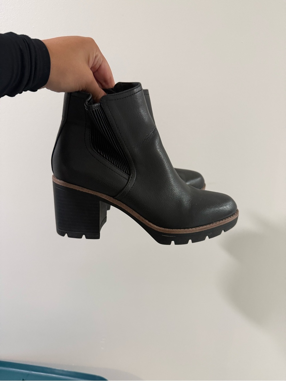 Black Leather Chunky Heel Chelsea Boot